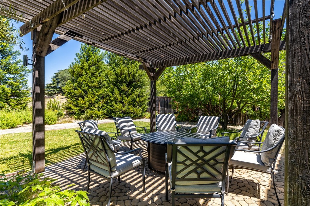669 Red Cloud Rd, Paso Robles, CA 93446