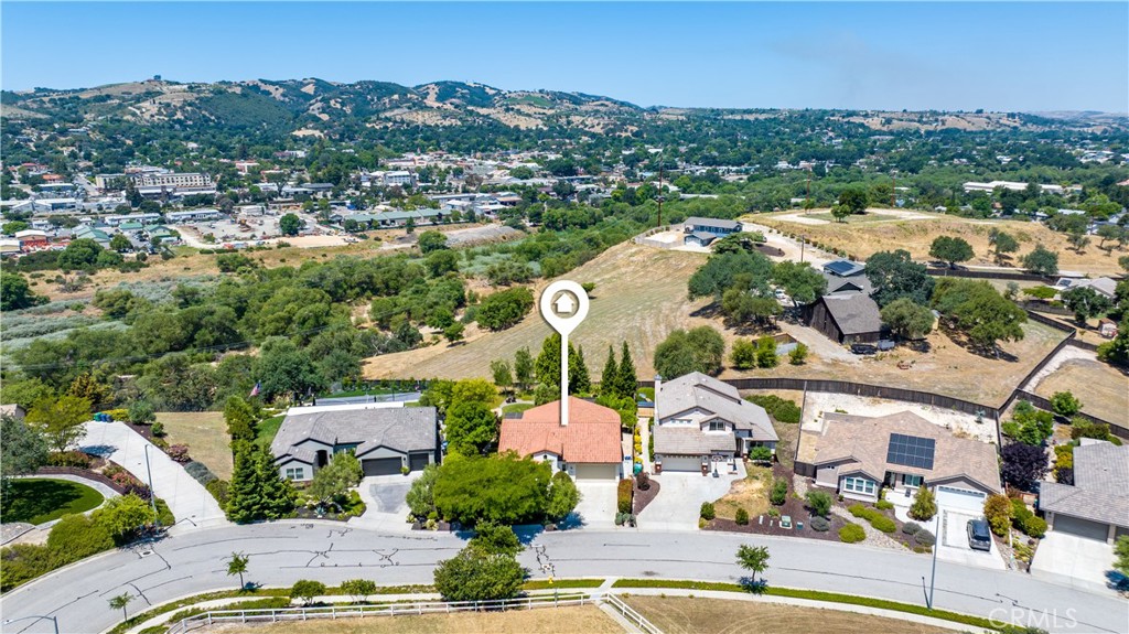 669 Red Cloud Rd, Paso Robles, CA 93446