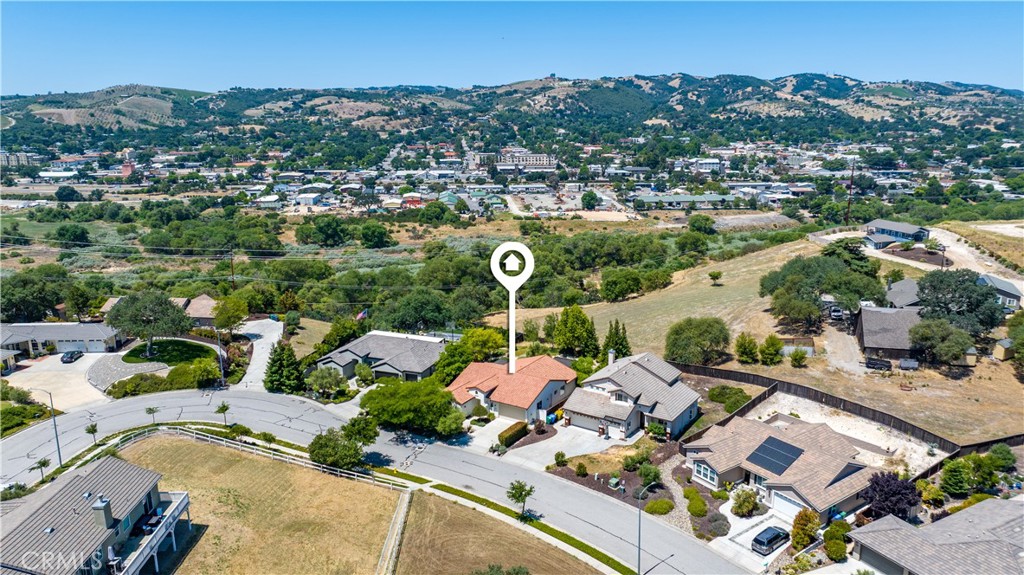 669 Red Cloud Rd, Paso Robles, CA 93446