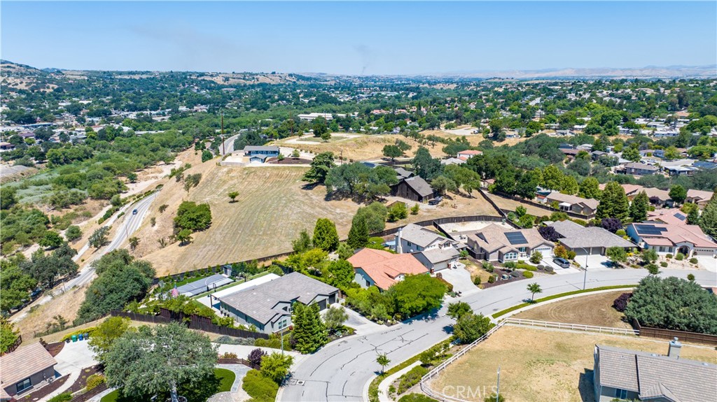 669 Red Cloud Rd, Paso Robles, CA 93446