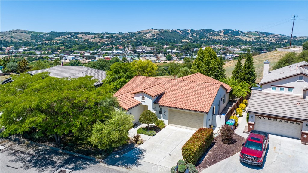669 Red Cloud Rd, Paso Robles, CA 93446