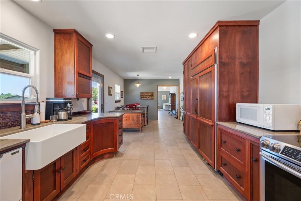7865 Airport, Paso Robles, CA 93446