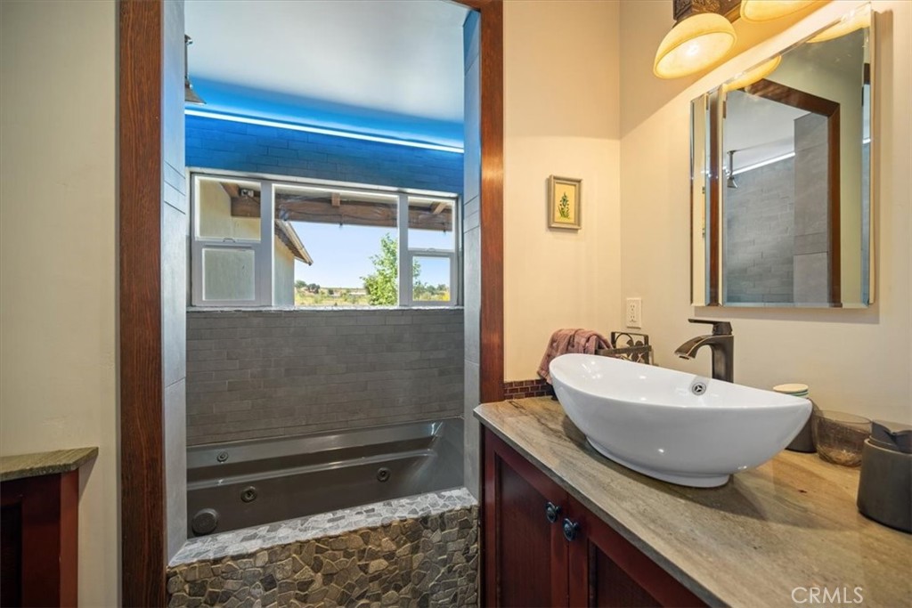 7865 Airport, Paso Robles, CA 93446