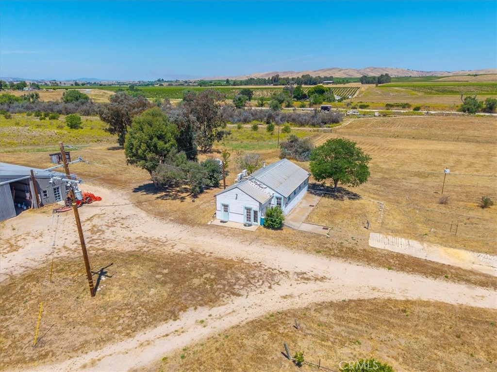 7865 Airport, Paso Robles, CA 93446
