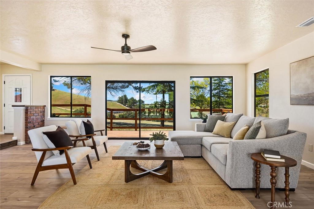 6998 Kingsbury Road, Templeton, CA 93465