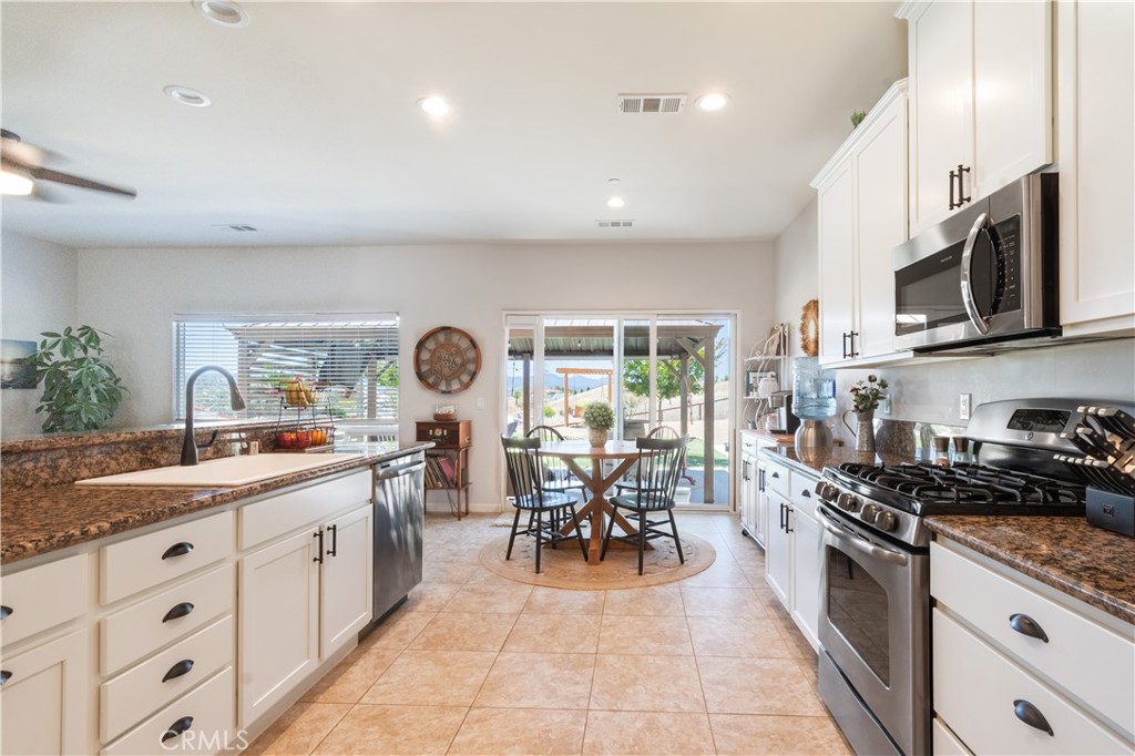 3415 Lakeside Village Dr, Paso Robles, CA 93446