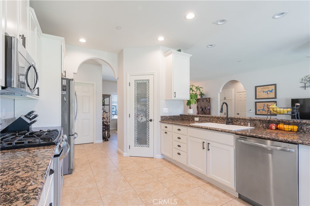 3415 Lakeside Village Dr, Paso Robles, CA 93446