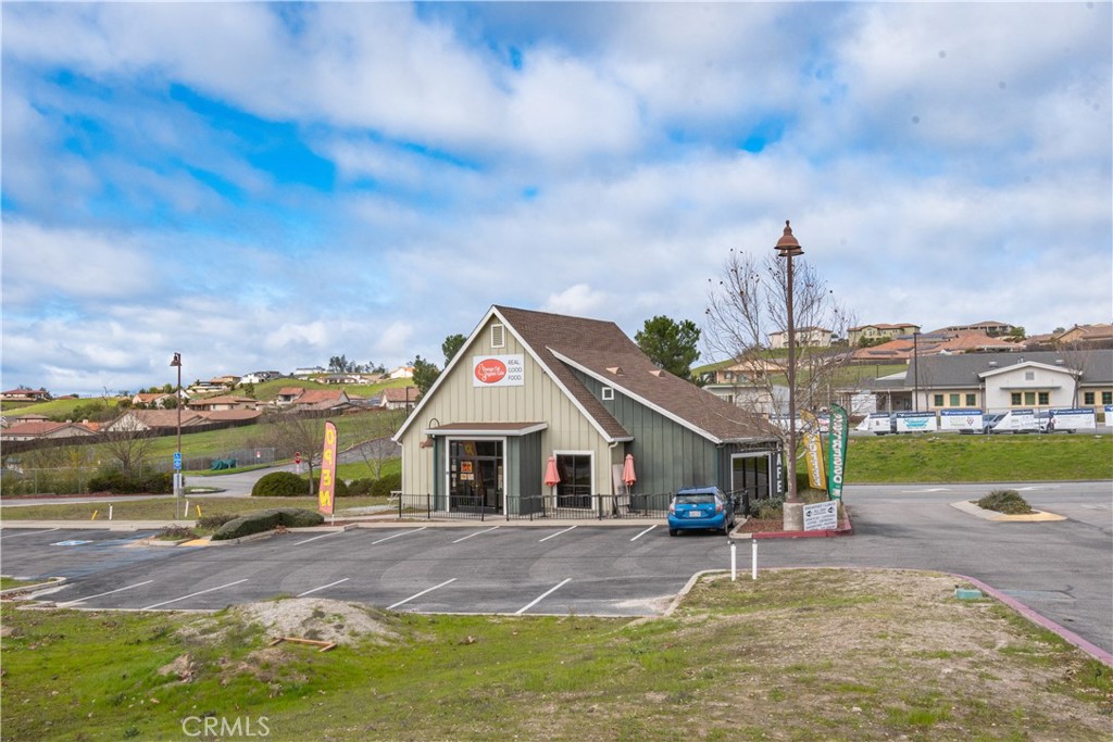 3415 Lakeside Village Dr, Paso Robles, CA 93446