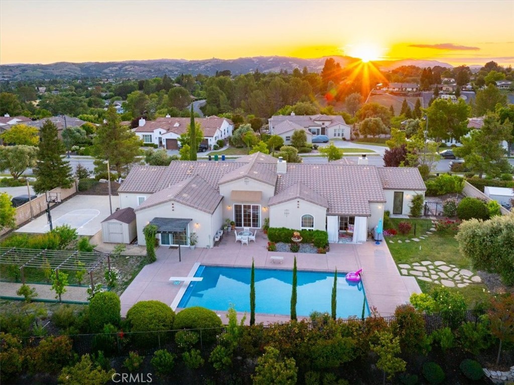 833 Hacienda Cir, Paso Robles, CA 93446