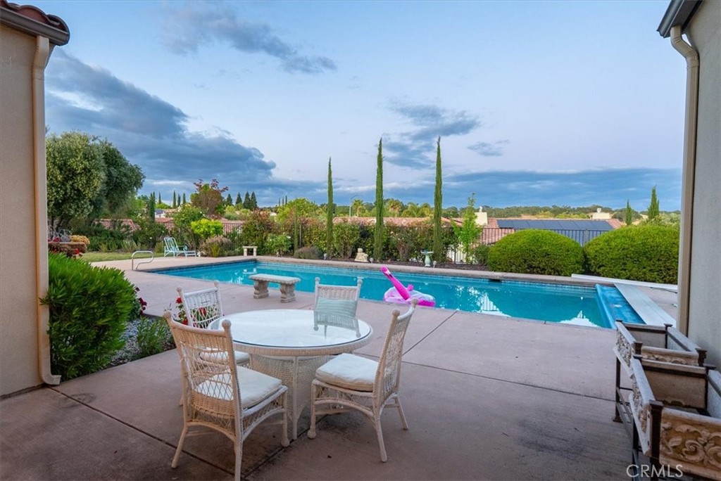 833 Hacienda Cir, Paso Robles, CA 93446