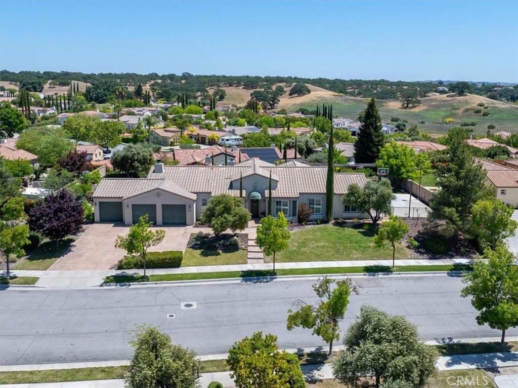 833 Hacienda Cir, Paso Robles, CA 93446