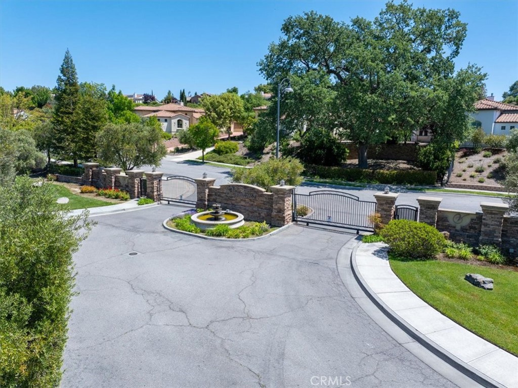 833 Hacienda Cir, Paso Robles, CA 93446