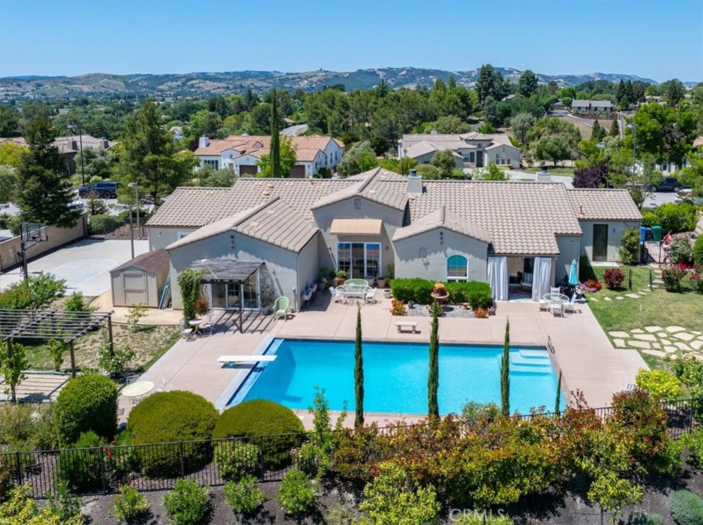833 Hacienda Cir, Paso Robles, CA 93446