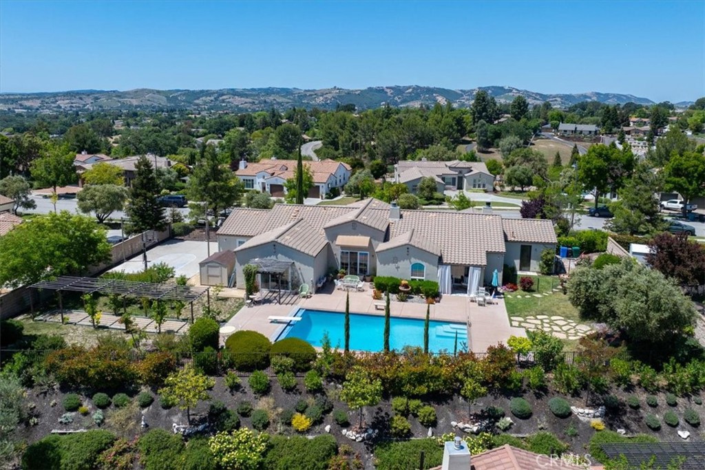 833 Hacienda Cir, Paso Robles, CA 93446