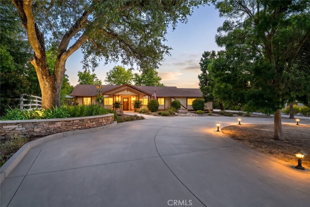 2385 Larkfield Place, Paso Robles, CA 93446
