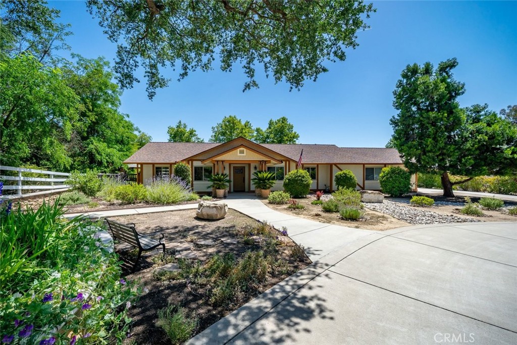 2385 Larkfield Place, Paso Robles, CA 93446