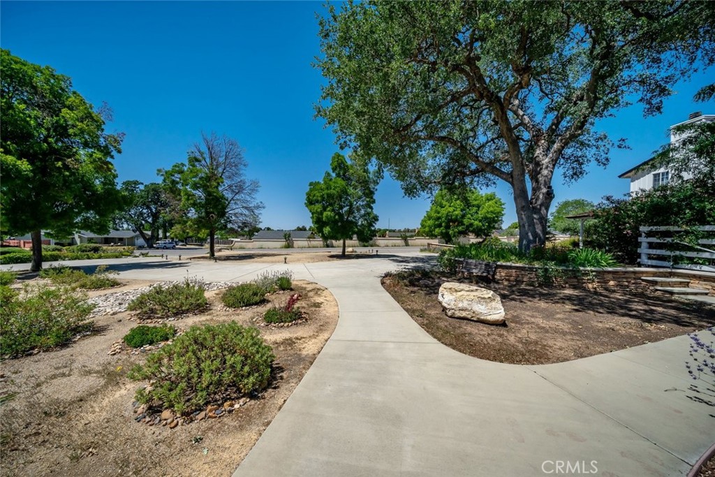 2385 Larkfield Place, Paso Robles, CA 93446