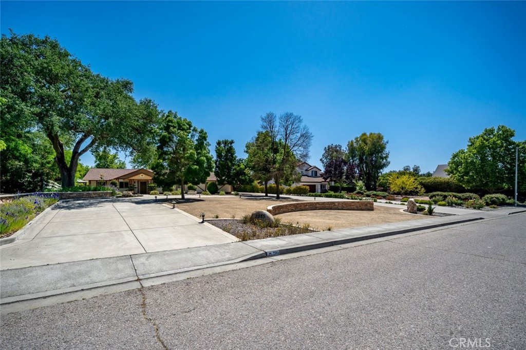 2385 Larkfield Place, Paso Robles, CA 93446