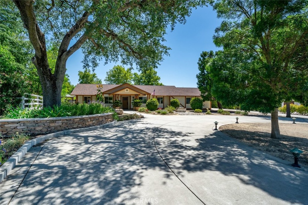 2385 Larkfield Place, Paso Robles, CA 93446