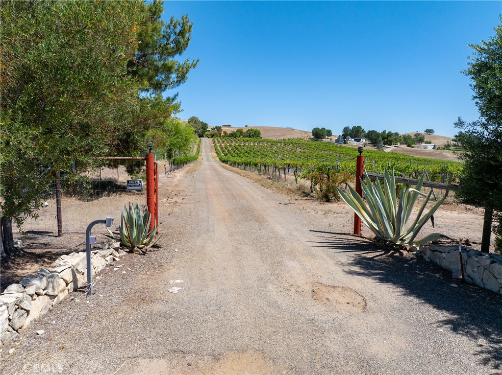 7568 Creston, Paso Robles, CA 93446