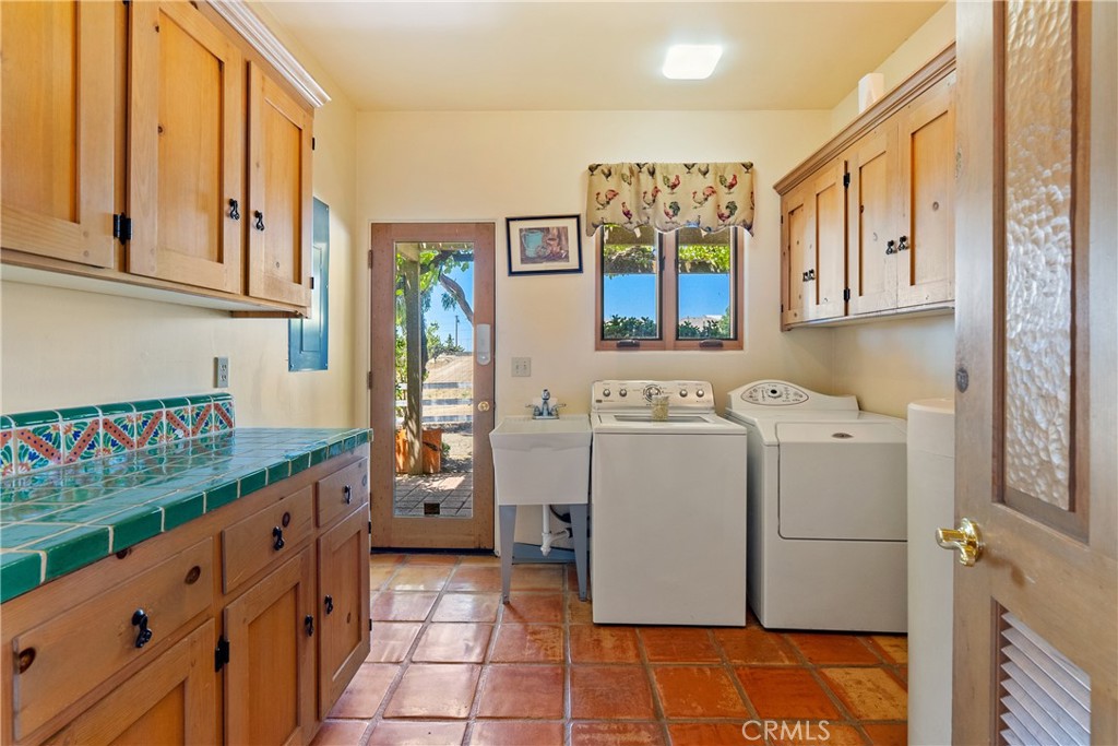 7568 Creston, Paso Robles, CA 93446