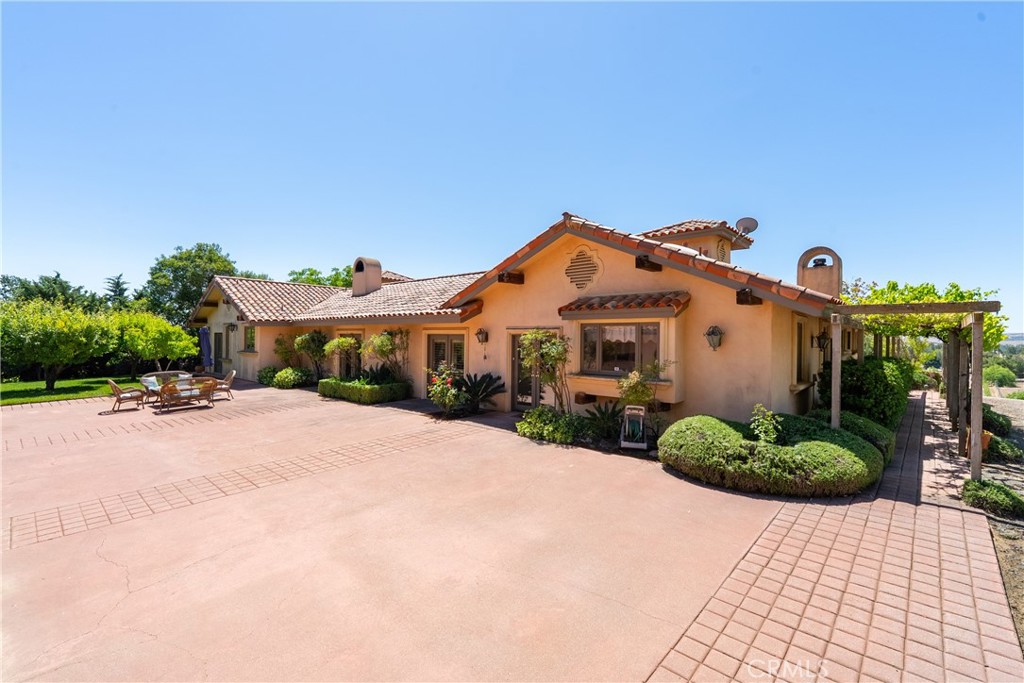 7568 Creston, Paso Robles, CA 93446