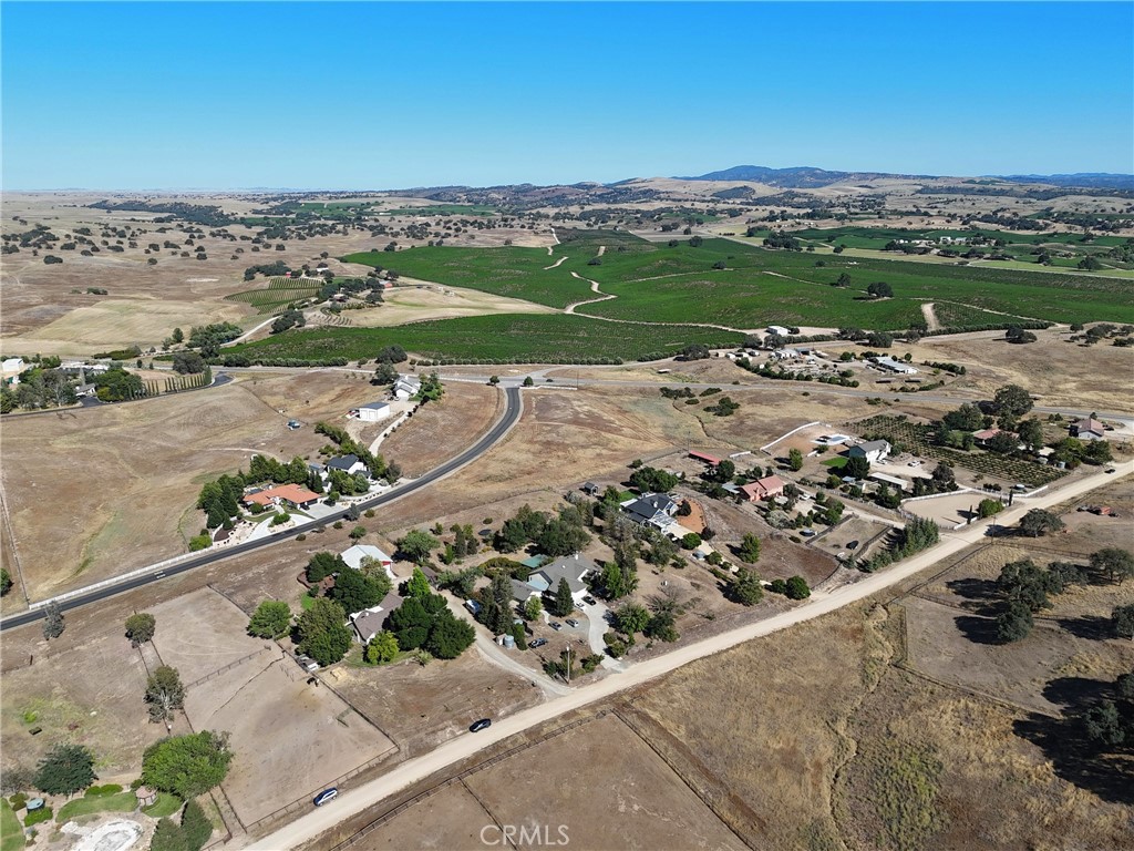 5696 Loma Real, Paso Robles, CA 93446