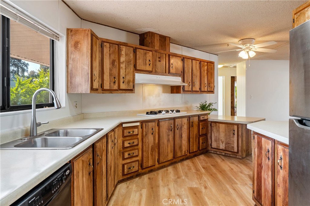 32 Via Santa Barbara, Paso Robles, CA 93446