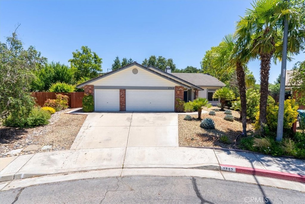 1712 Current, Paso Robles, CA 93446