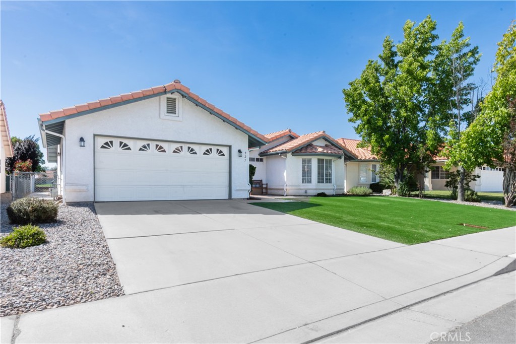 927 Saint Ann Dr, Paso Robles, CA 93446