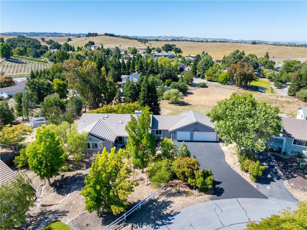 164 Helgren Ct, Templeton, CA 93465