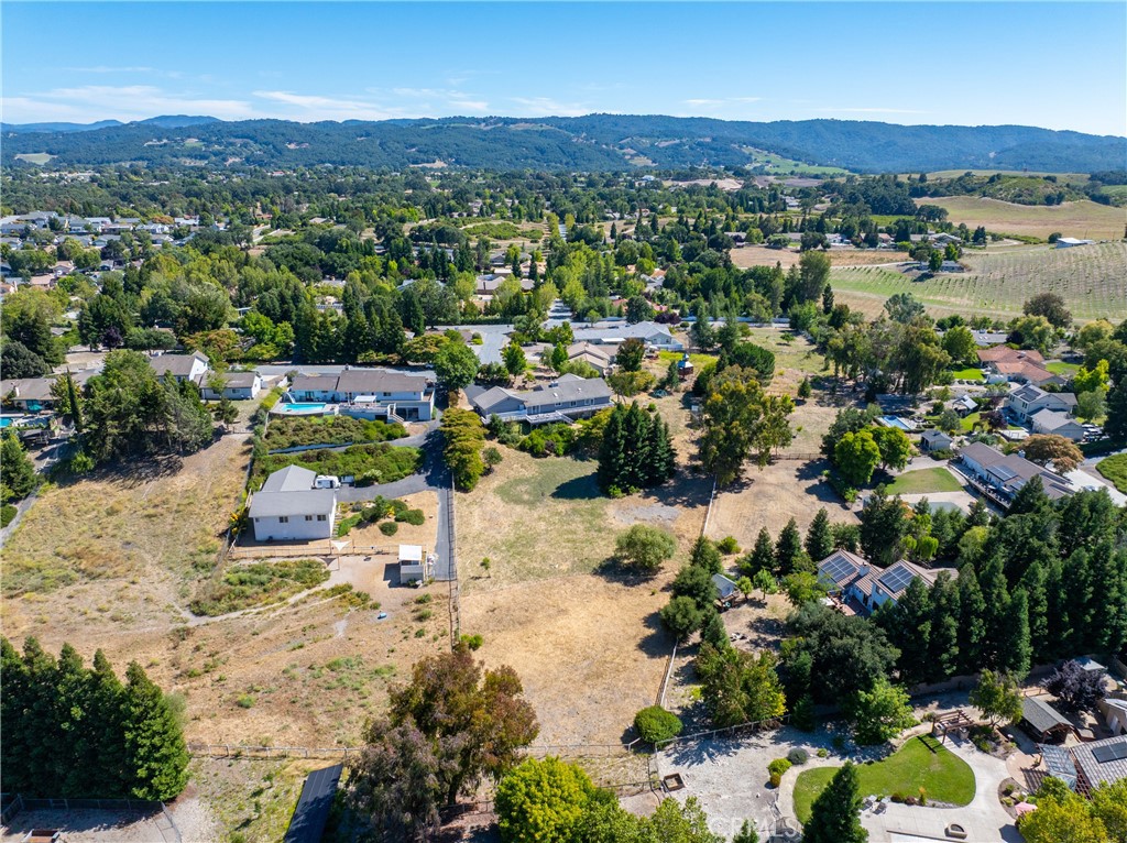 164 Helgren Ct, Templeton, CA 93465