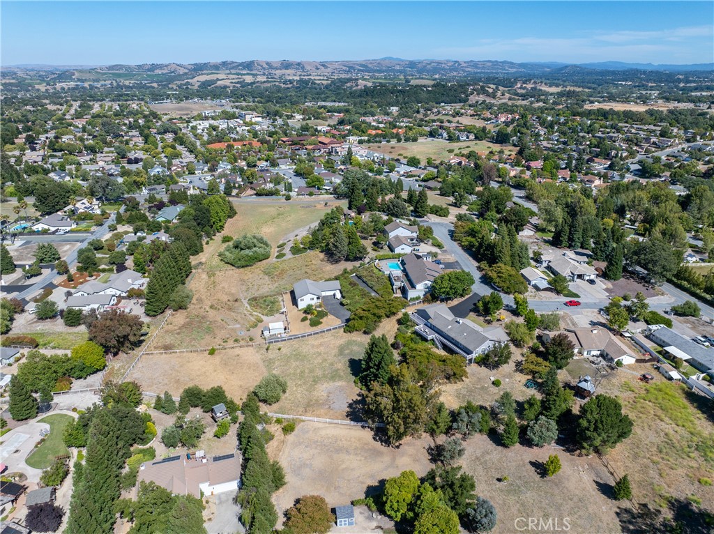 164 Helgren Ct, Templeton, CA 93465