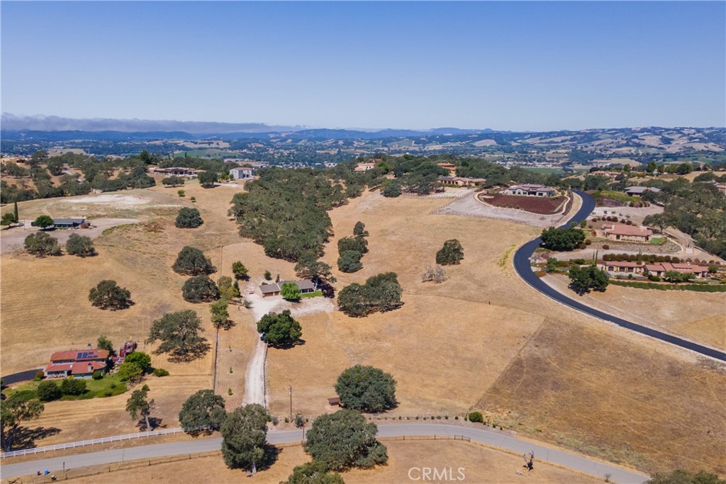 2085 Hanging Tree, Templeton, CA 93465
