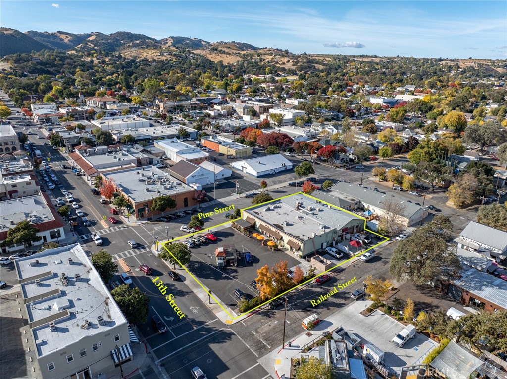 915 13th St, Paso Robles, CA 93446