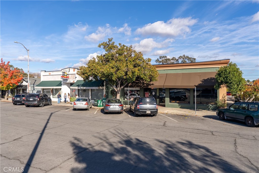 915 13th St, Paso Robles, CA 93446
