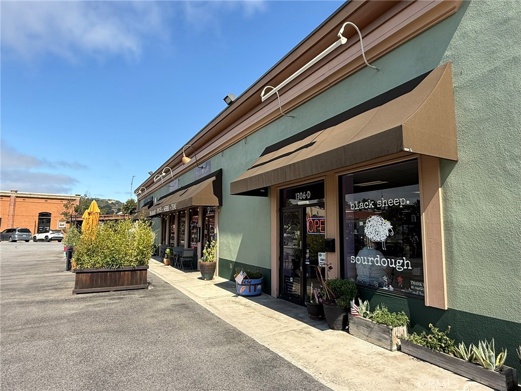 915 13th St, Paso Robles, CA 93446