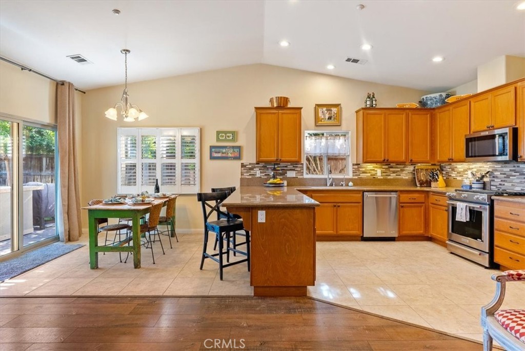 925 Rosebay Way, Templeton, CA 93465