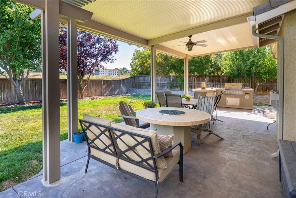 925 Rosebay Way, Templeton, CA 93465