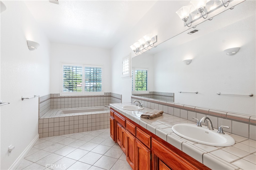 411 Peachtree Ln, Paso Robles, CA 93446