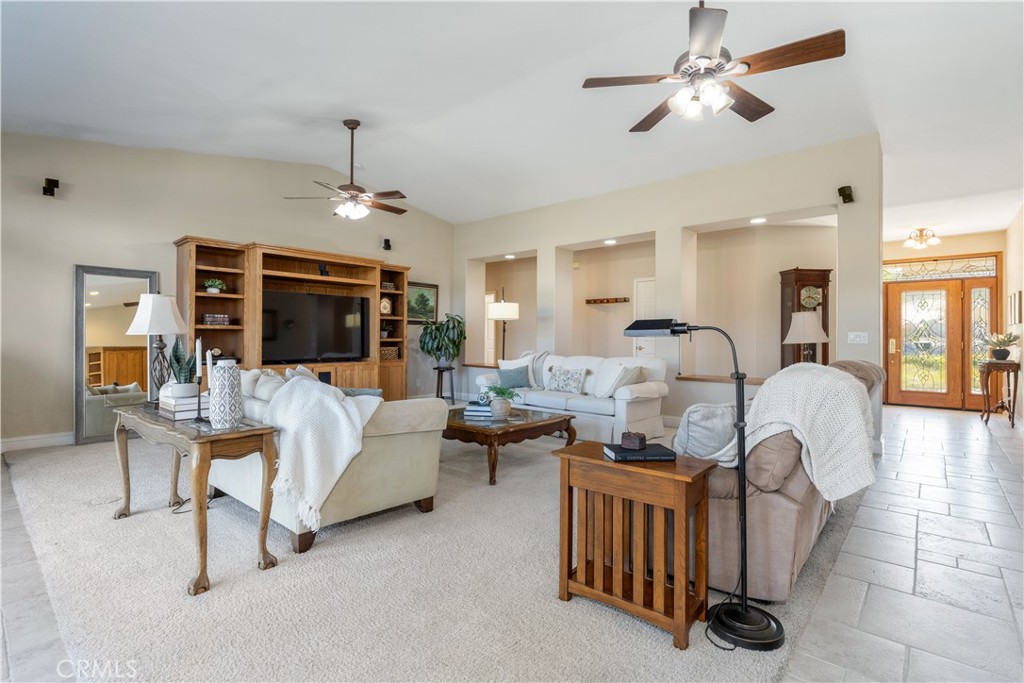 1615 Buggywhip Ln, Paso Robles, CA 93446