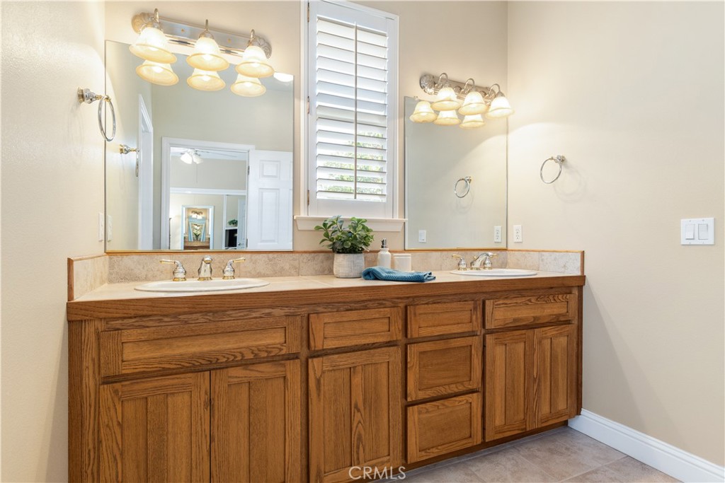 1615 Buggywhip Ln, Paso Robles, CA 93446