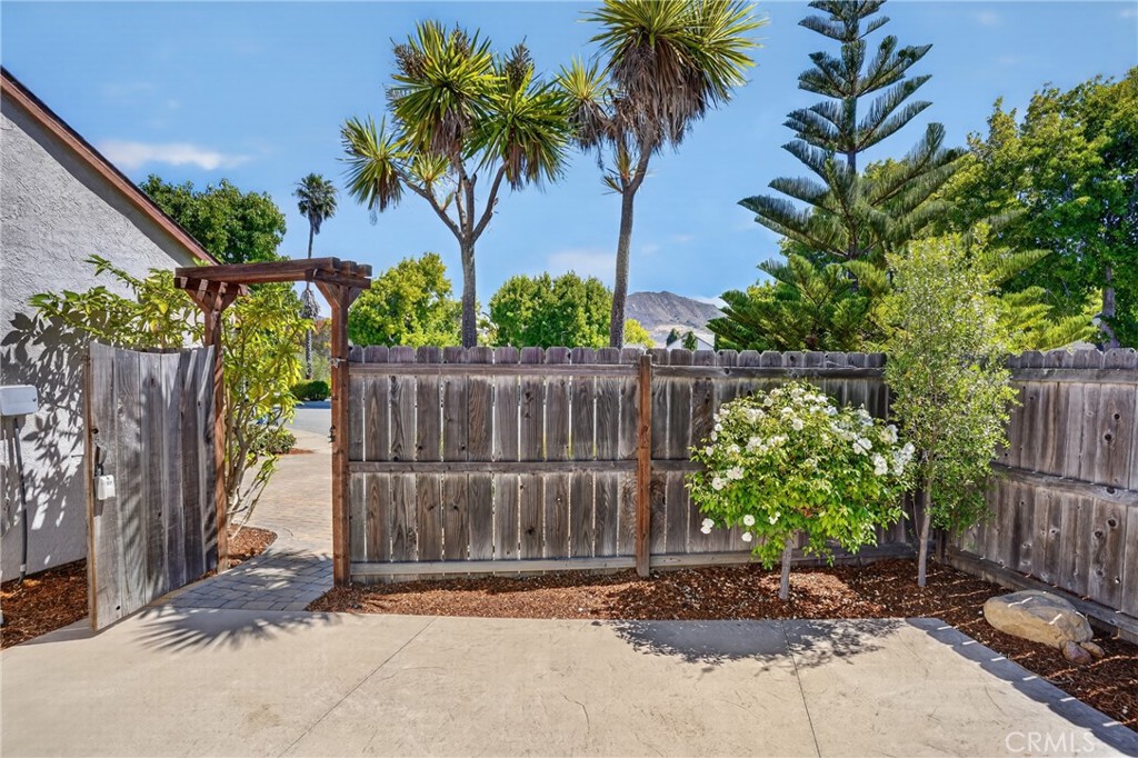 1027 Vista Del Brisa, San Luis Obispo, CA 93405
