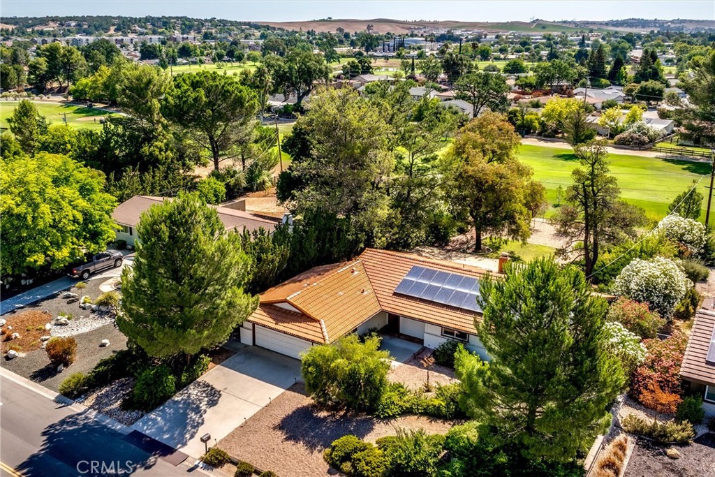 1523 Country Club Dr, Paso Robles, CA 93446