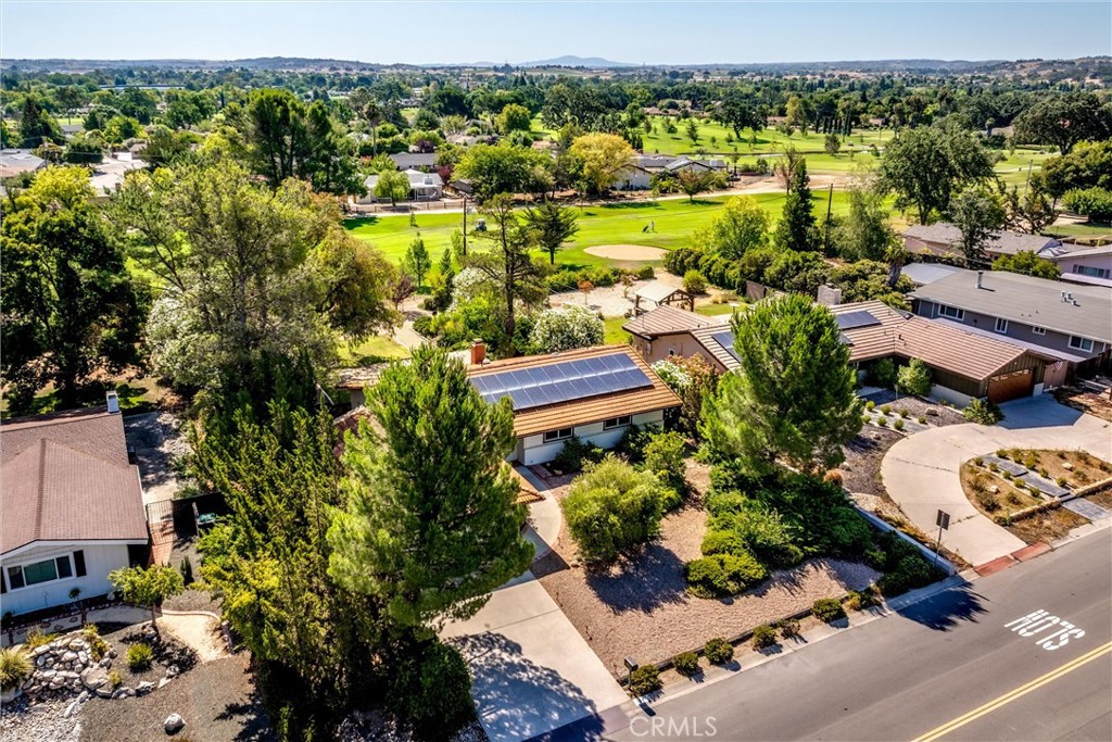 1523 Country Club Dr, Paso Robles, CA 93446