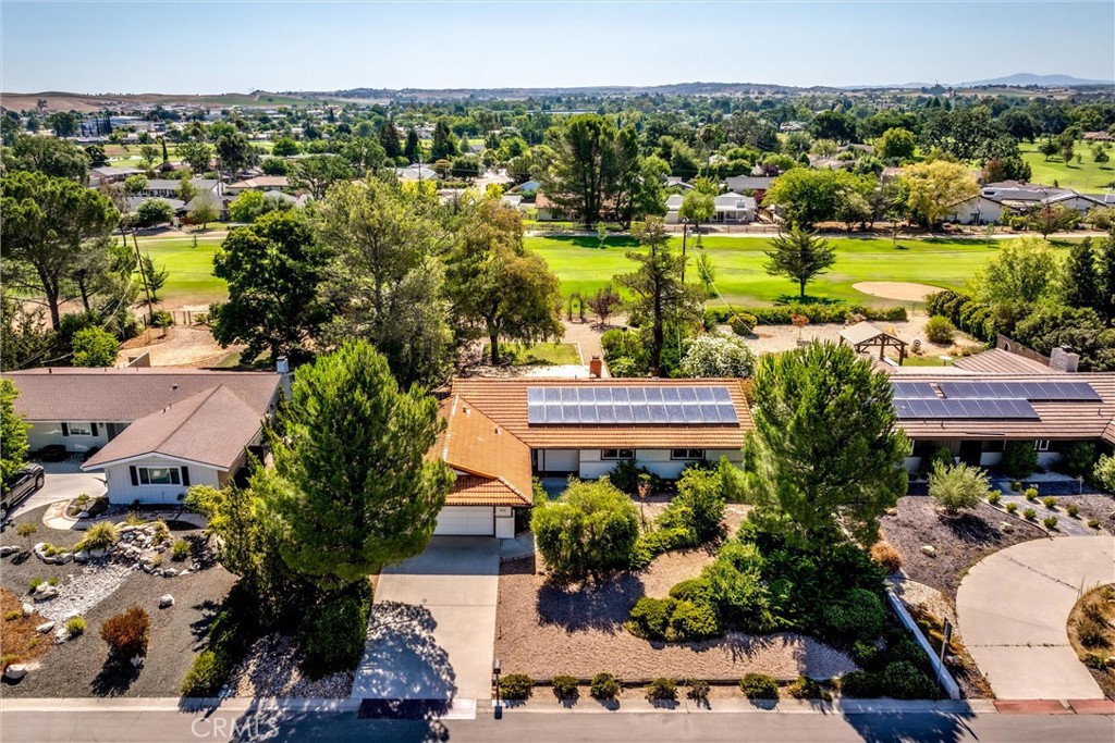1523 Country Club Dr, Paso Robles, CA 93446