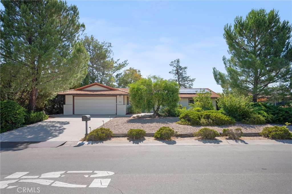 1523 Country Club Dr, Paso Robles, CA 93446