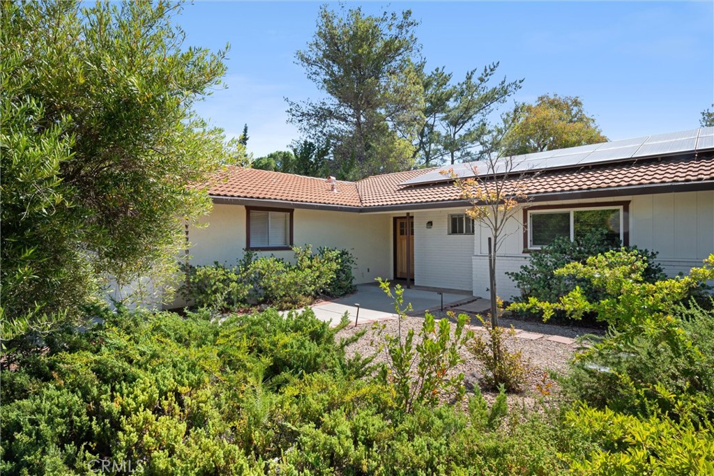 1523 Country Club Dr, Paso Robles, CA 93446