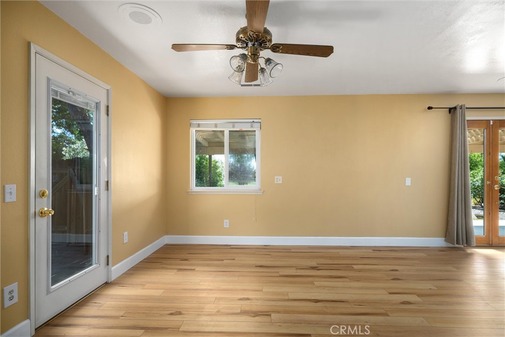 1523 Country Club Dr, Paso Robles, CA 93446