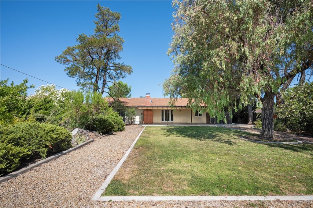 1523 Country Club Dr, Paso Robles, CA 93446